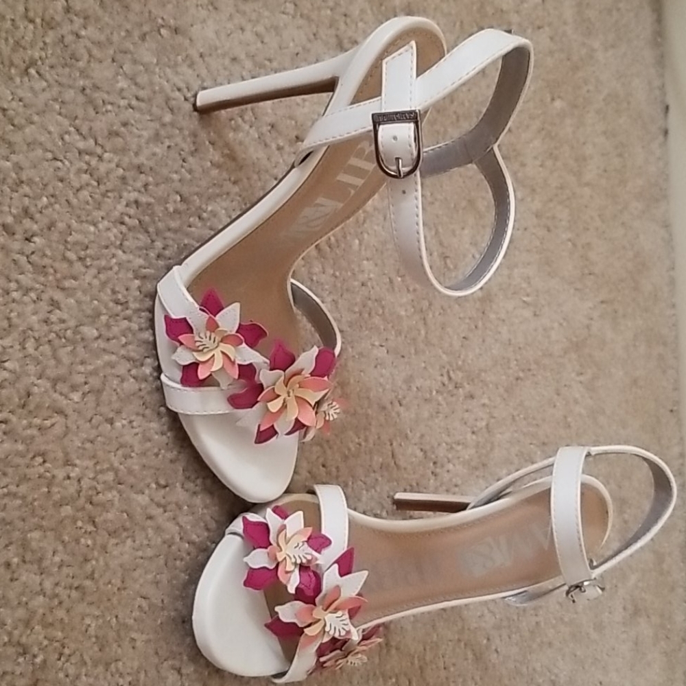 Sam & Libby Heels - Picture 2 of 4